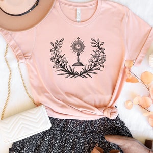 Holy Eucharist Monstrance T Shirt - Catholic Unisex Short Sleeve Tee - Catholic Gift for Women and Girls - Adoration Tee