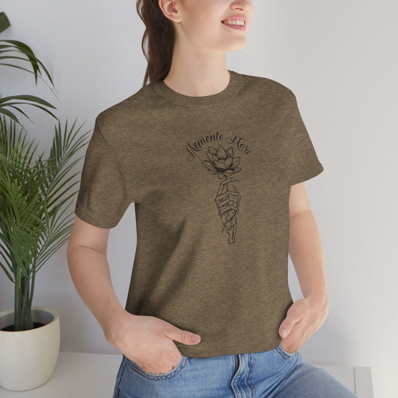 Floral Memento Mori T Shirt - Skeleton hand holding a flower - Catholic Apparel for Women and Girls - Unisex Short Sleeve Tee afbeelding 5