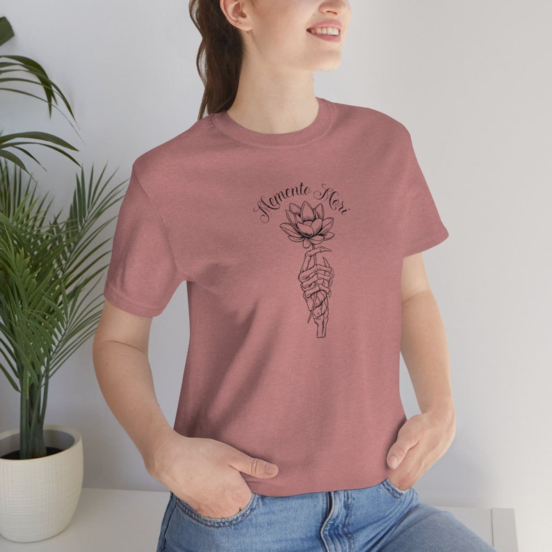 Floral Memento Mori T Shirt - Skeleton hand holding a flower - Catholic Apparel for Women and Girls - Unisex Short Sleeve Tee afbeelding 7