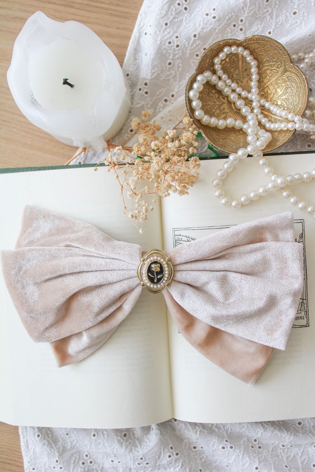 Velvet Barrette With Vintage Cameo • Old Money / Light  display picture 1