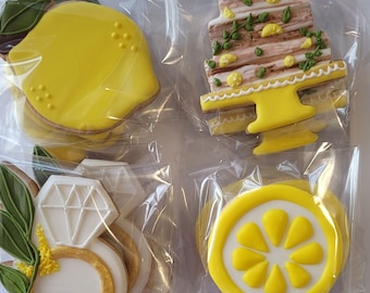 Give handmade lemon cookies for you wedding or bachelorette party. Surprise your guests with lemon-themed cookies for special events.