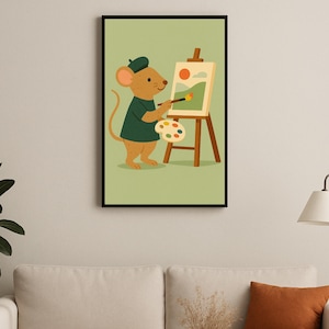 Może przedstawiać: Oprawiony wydruk artystyczny przedstawiający mysz z kreskówki, artystę w zielonym berecie i tunice, malującą krajobraz na sztaludze. Grafika ma jasne zielone tło i czarną ramę. Mysz trzyma pędzel i paletę.