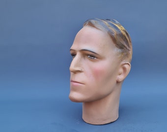 Plaster head from a mannequin ++