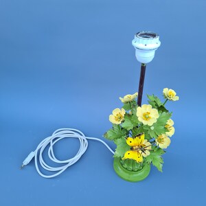 Vintage Italian tole flower table lamp ++