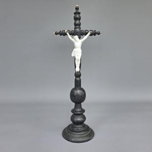 Small Victorian standing antique religious Jesus Christ cross altar / table altar crucifix ++
