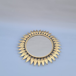 Miroir soleil du milieu du siècle en métal doré, France, 1960 ++