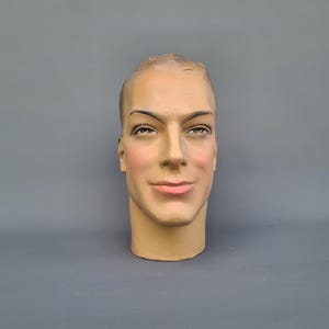 Plaster head from a mannequin ++