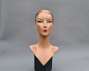 Large plaster head from a mannequin ++