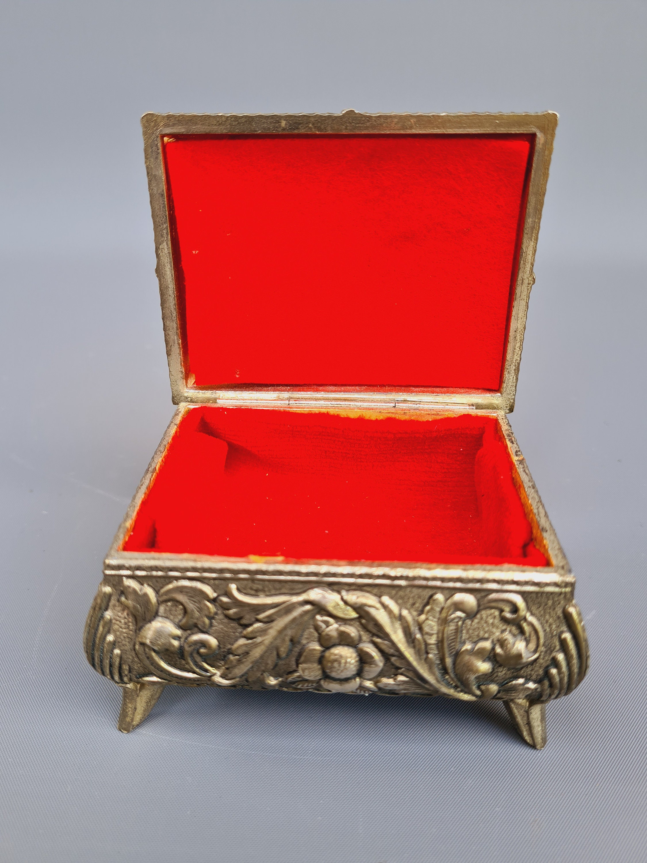 洋書（ヴィンテージ）：Antiques and Jewelry Designs 洋書（ヴィンテージ）：Antiques and Jewelry Designs - メルカリ