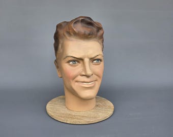 Plaster head from a mannequin ++