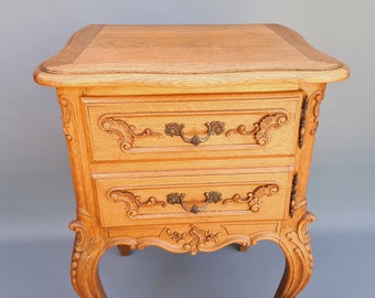 Grande table de nuit en bois de style Louis XV ++