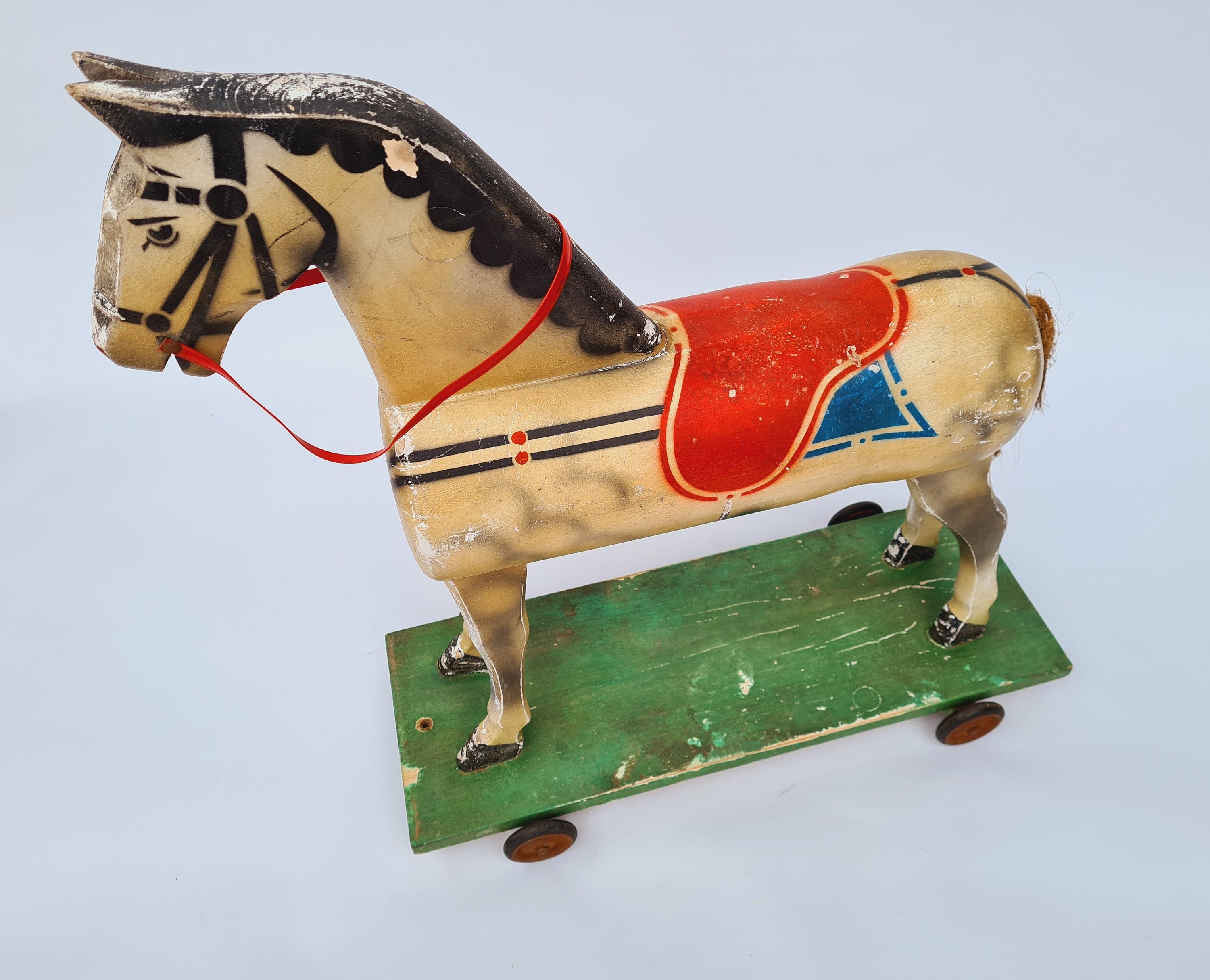 Jouet d'enfant ancien cheval en carton bouilli a roulettes Vintage 1920