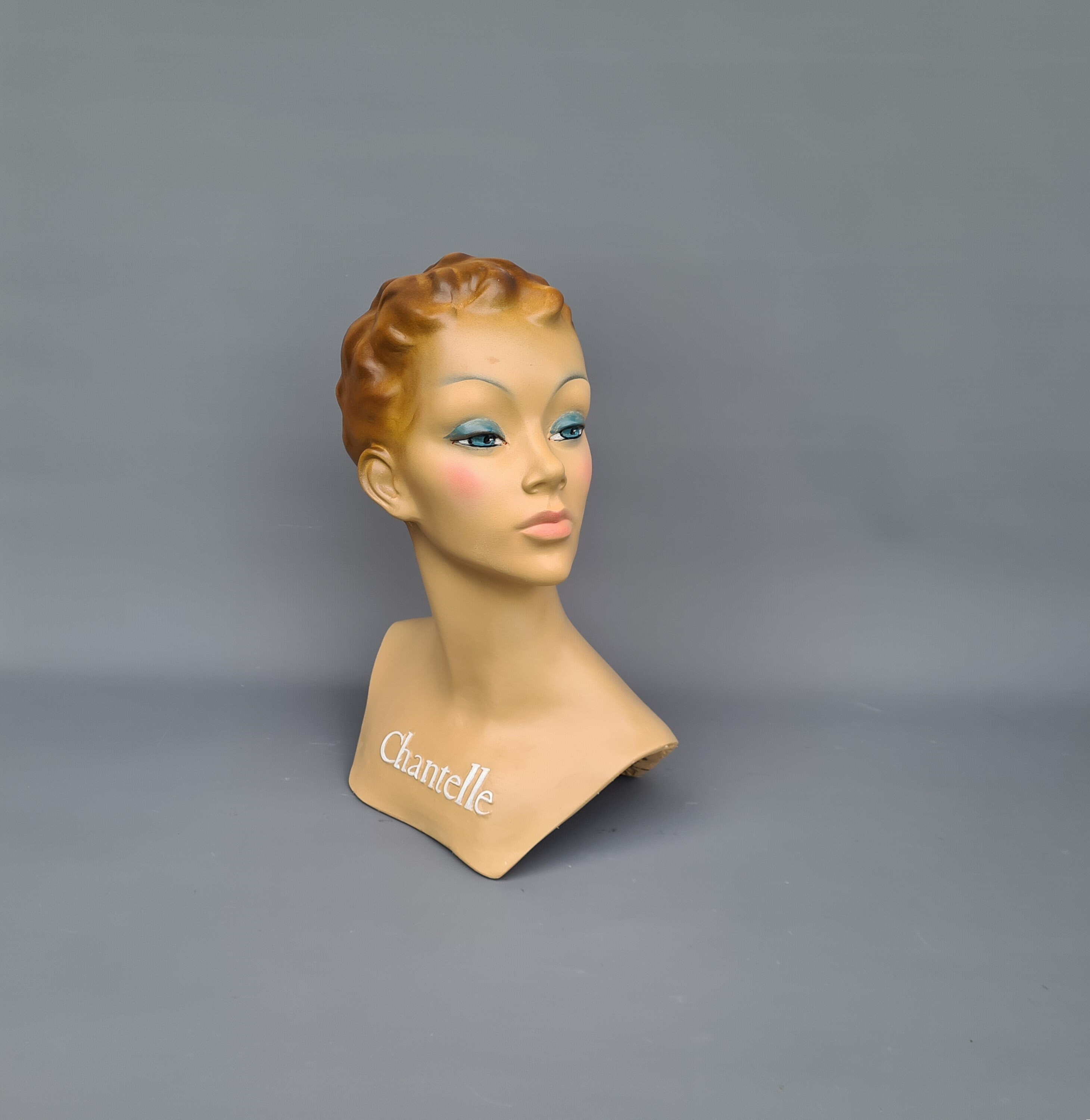 Beautiful plaster head from a mannequin 'Chantelle' ++