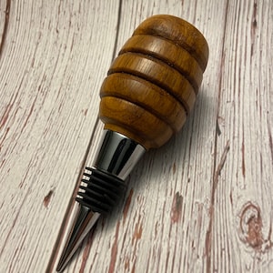 Wine bottle stopper with coin (bear)