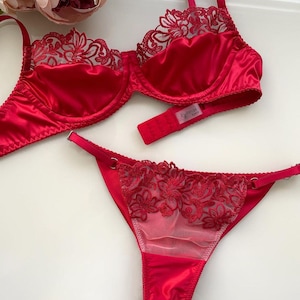 Red Floral Lace Lingerie Set Classy - Flower Bra and Panty Set with Garter Belt  - Romantic Valentines Day Gift  for Girlfriend or Wife