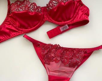 Red Floral Lace Lingerie Set Classy - Flower Bra and Panty Set with Garter Belt  - Romantic Valentines Day Gift  for Girlfriend or Wife