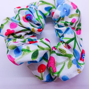 Flower scrunchie