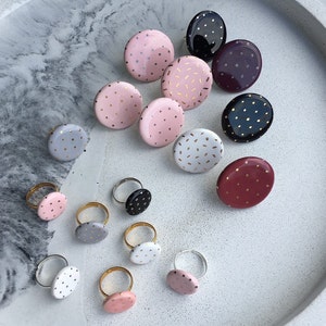 Schijfring Statement ring voor vrouw Zwart en goud grote ronde korst Wit Roze Grijs Paars gestippelde keramische ring roestvrij staal ronde vorm