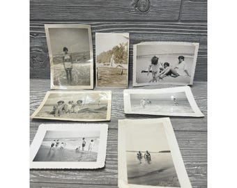 7 fotos antiguas en la playa de 1949: Familia, parejas, hombre, mujer, bikini, traje de baño.