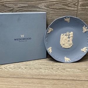 Wedgwood Jasperware Christmas 1999 Signed Collectible Plate Adoration of the Shepherds
