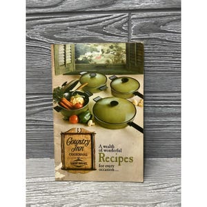 West Bend Country Inn Cookbook Wealth of Recipes Booklet 1969 Pots & Pans