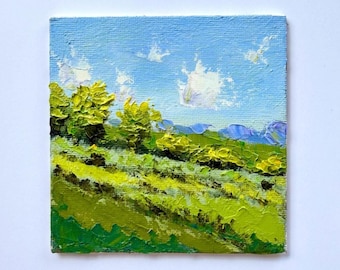 Vallée de la montagne. Combinaison colorée du monde réaliste autour et de l'art moderne dans une représentation abstraite-fantastique d'empâtements.