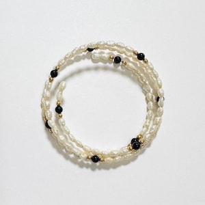 Vintage 1980s Solid 14k Yellow Gold Cream Rice Pearl Black Onyx Gold Beaded Estate 3 Layered Coiled Wrapped Wire Bracelet