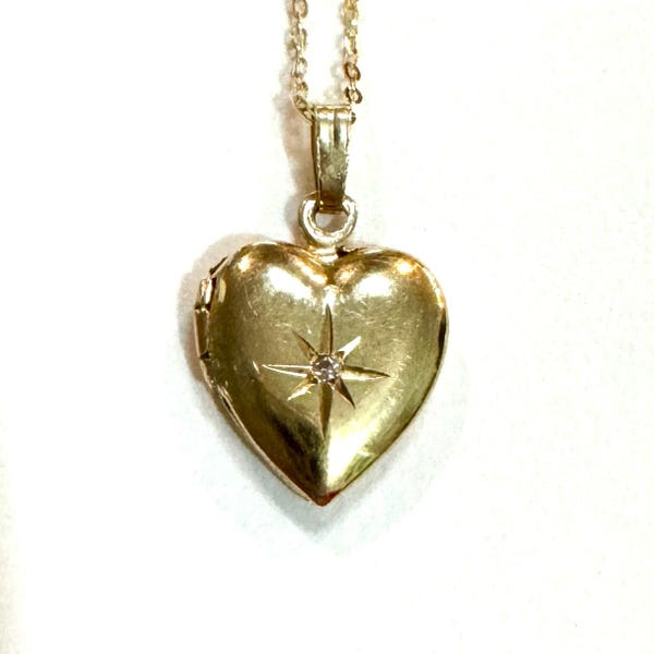 Cadena de medallón fotográfico MCM 1940 con diamantes naturales macizos de oro amarillo de 14 k, estilo vintage de mediados de siglo, con grabado delicado de estrella, inicial "K" y corazón, 1,5 g, 45,7 cm