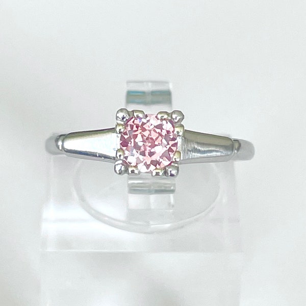 1950s Pink Padparadscha Sapphire Solid PT900 Platinum Vintage Estate Solitaire Engagement or Birthstone Ring Size 7