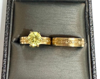 Conjunto de anillos de compromiso y boda de banda ancha apilables de oro amarillo macizo de 10k, estilo MCM, de 1,5 ct, talla 7,25.