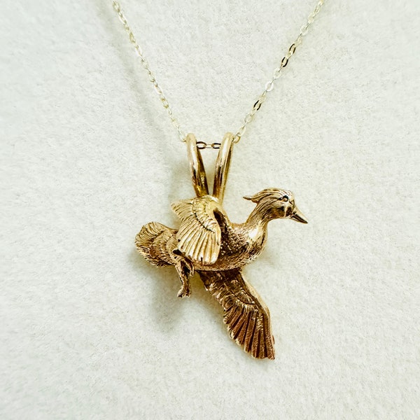 Vintage Solid 14k Yellow Gold Handcrafted Carved Unique Nature Inspired Bird In Flight Estate Pendant Chain Necklace 17”