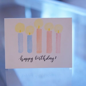 Cartão de aniversário em aquarela pintado à mão