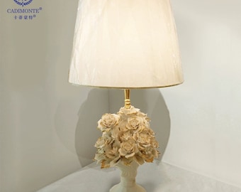 Lampe mit Capodimonte Style handgemachter Porzellanblume