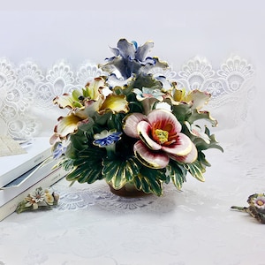 手作りの美しい磁器の花のバスケット カポディモンテスタイル フラワー ヴィンテージ