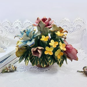 手作りの美しい磁器の花のバスケット カポディモンテスタイル フラワー ヴィンテージ