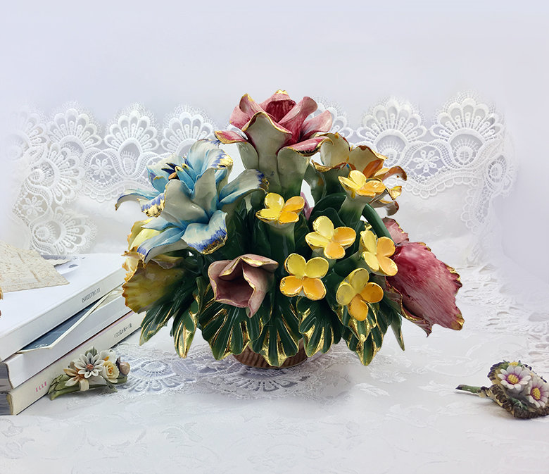 Capodimonte 花かご 置物 Capodimonte 花かご 置物 Vintage N Capodimonte flower basket, gold