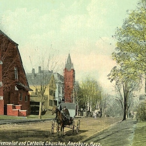 Cartolina con vista panoramica delle chiese universaliste e cattoliche, Amesbury, MA. Z4