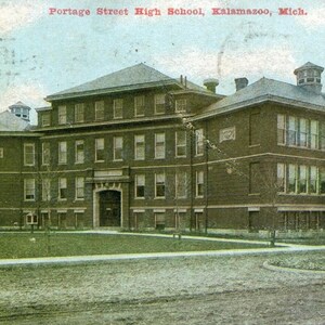Cartão postal: Vista inicial da Portage Street High School, Kalamazoo, MI P4