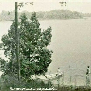Cartolina RPPC Vista del lago Campbell a Hesperia, MI.