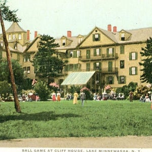 Postkarte Frühe Ansicht von Ball Spiel bei Cliff House, Lake Minnewaska, NY. L6