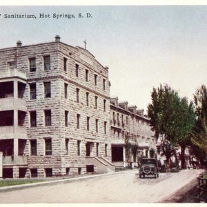Carte postale Early View of Sister's Sanitarium, Hot Springs, SD. W5