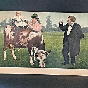 Cartão postal colorido à mão: Bebê na sela de uma vaca, Alemanha Z8