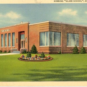 Cartão postal: Vista inicial da "Glass School" de Hibbing, em Hibbing, MN. Z9