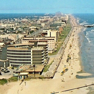 Vue aérienne de carte postale de l’Atlantic Ocean Resort à Virginia Beach, VA. Q5