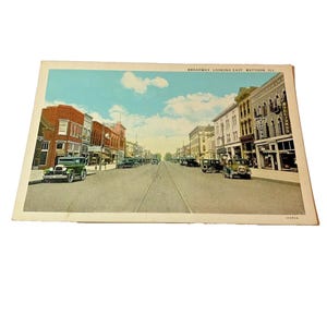 Postkarte Ansicht von Mattoon, IL, mit Blick auf den Broadway. L5