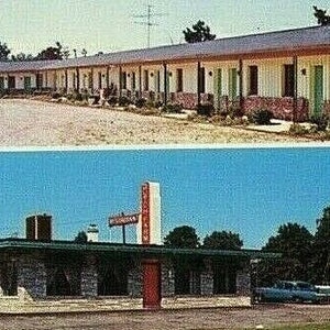 Postcard Dutch Farm Motel & Restaurant in Sanford, N.C. R8
