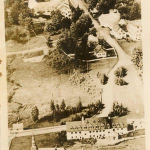 Carte postale RPPC Vue aérienne du Mont Tremblant Lodge au Québec, Canada. P4