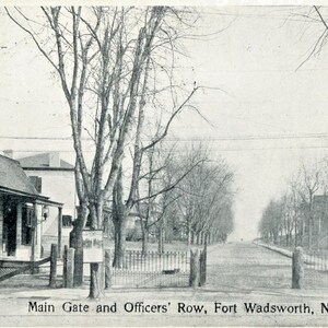 Postcard Antique View of Main Gate & Officer&#39;s Row, Fort Wadsworth, NY. L5