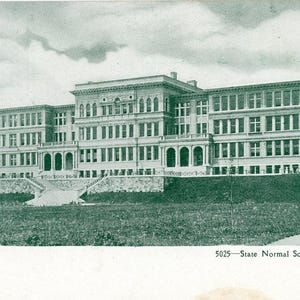 Cartão postal com vista antiga da Escola Normal Estadual em Providence, RI. Z1