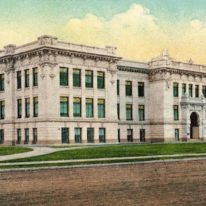 Cartão postal: Vista inicial da escola secundária em Everett, Washington. K2